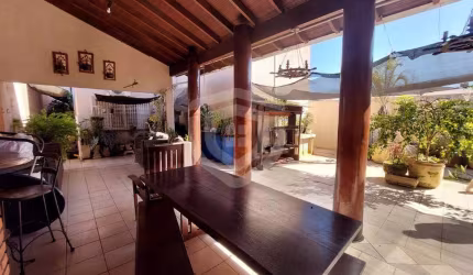 Linda Casa à Venda 4 quartos sendo 1 suite master