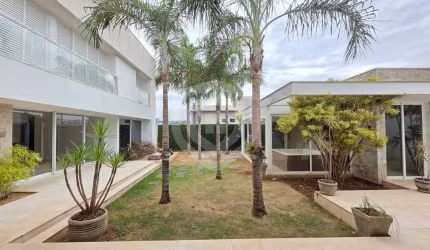 Casa para alugar no Condomínio Tivoli ll com 3 suítes 535m².