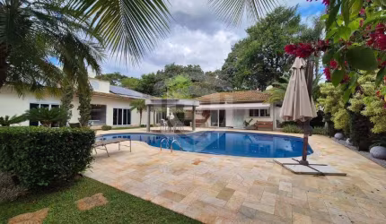 Casa Alto Padrão no condomínio Shangri-lá - 4 suítes - Mobiliada