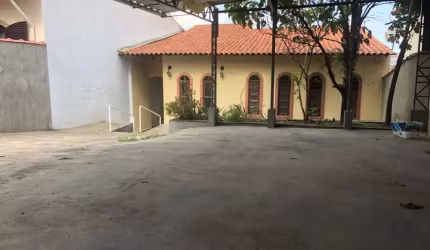 Casarão Térreo - forno e fogão a lenha.