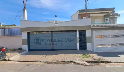 Linda Casa térrea em área privilegiada.