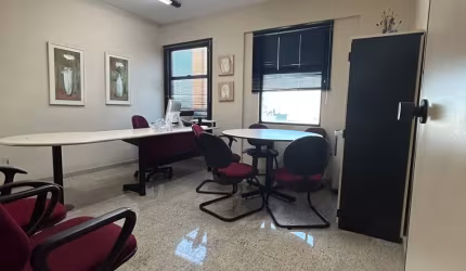 SALA COMERCIAL MOBILIADA - 33M² - EXCELENTE LOCALIZAÇÃO