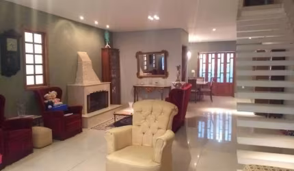Casa Sobrado em Belém - São Paulo com 250m², 3 suítes e 5 banheiros: locação por R$9.000.