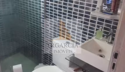 Apartamento à venda em Jardim Santa Teresinha, São Paulo: 2 quartos, 45m² por R$220.000