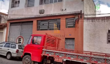 Galpão de 300m² na Vila Antonieta - SP: venda por R$ 2 mi e locação por R$ 8 mil.