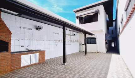 Casa à venda em Cotia, Jardim Leonor, com 3 quartos, com 205 m²