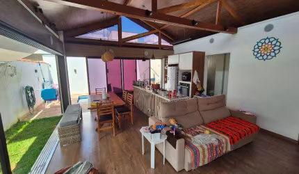 Casa à venda em Cotia, Chácara Real (Caucaia do Alto), com 2 suítes, com 112 m²