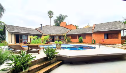 Casa à venda e para alugar em Carapicuíba, Nova Fazendinha, com 5 suítes, com 850 m²