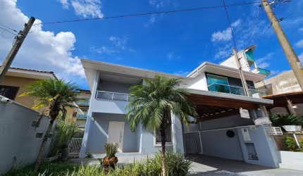 Casa à venda e para alugar em Cotia, Parque Rizzo II, com 3 quartos, com 210 m²