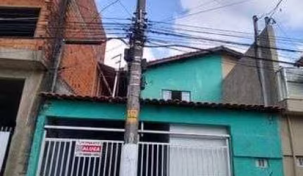 Casa Independente para Venda com 2 Dormitórios, 2 Vagas de Garagem e Área de Ser