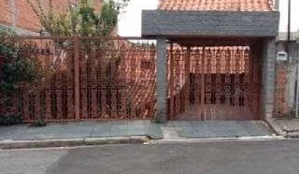 Terreno com 2 Casas - 5 Suítes, Hidro em Barueri/SP! Contato: Suit (11) 94584-82