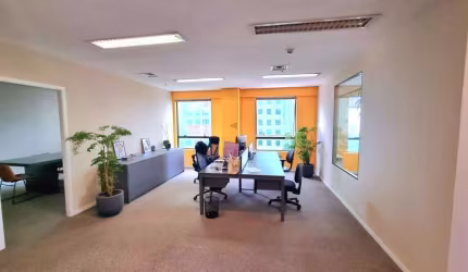 West Gate - Sala Comercial Mobiliada com 88m², 2 Vagas, Copa, Ar Condicionado e