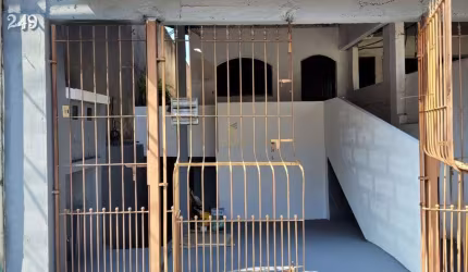 Casa com 150m², 2 Dormitórios, 1 Vaga, Sala, Cozinha e Área de Serviço em Baruer