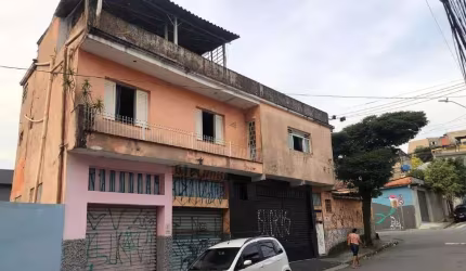 Casas com 2 Dormitórios, 2 Vagas (cada uma) e Salão Comercial em Carapicuíba/SP!