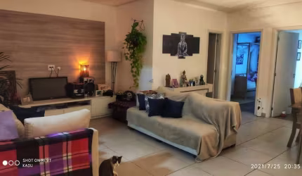 Ótima Casa Semi-Mobiliada com 200m², 4 Dorms(1 Suíte), 2 Vagas e Ótima Localizaç