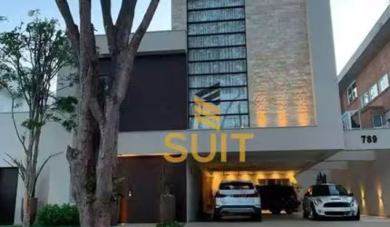 Alphaville 01 - Casa com 748m², 5 Suítes, 10 Vagas, Piscina, Churrasqueira, Lareira Em Barueri/SP! Contato: Suit (11) 94584-8250