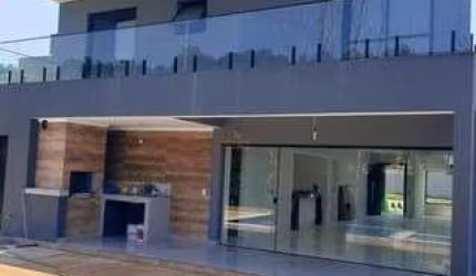 Beverly Hills - Casa com 429m², 4 Suítes, 4 Vagas, Hidro, Piscina e Excelente Lo