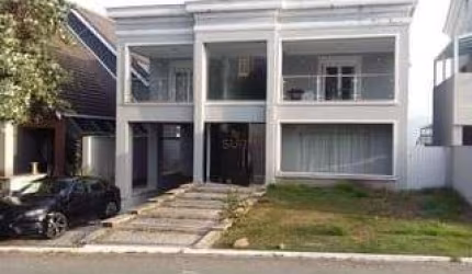 Residencial 10 - Casa com 4 Suítes (1 Master), 5 Vagas e Completa Área de Lazer