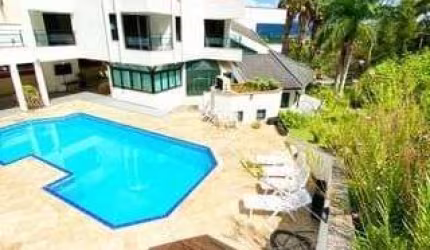 Alphaville 10 - Casa com 798m², 4 Suítes, 5 Vagas, Piscina, Adega e Área Gourmet
