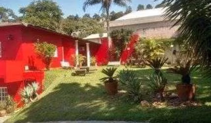 Linda Casa com 4 Quartos (3 Suítes sendo 1 Master com Closet), Salão de Festa, C