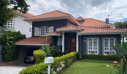 Alphaville 09 - Casa com 345 m², 3 Suítes, 4 Vagas e Lazer com Piscina e Churras