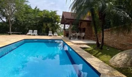 Alphaville 0 - Casa com 550m², 4 Suítes, 4 Vagas e Lazer com Piscina em Barueri/