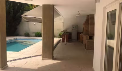 Alphaville 2 - Casa com 390m², 4 Suítes, 4 Vagas e Piscina em Barueri/SP! Contat