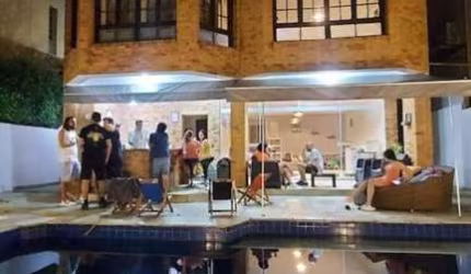 Alphaville 4 - Casa com 426m², 5 Dorm (4 Suítes), 2 Vagas e Excelente Lazer em S