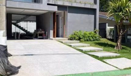 Alphaville 4 - Casa com 315m², 4 Dorms (4 Suítes), 4 Vagas, Área Gourmet e Pront