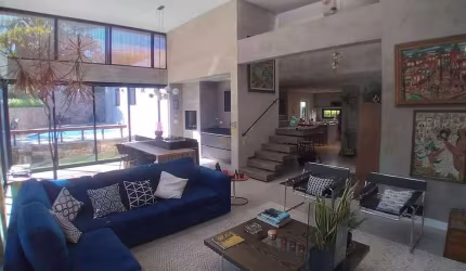 Alphaville 6 - Casa com 270m², 3 Dorm, 2 Vagas, Piscina e Churrasqueira em Santa