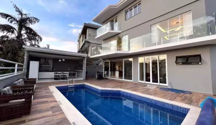 Alphaville 9 - Casa com 428m², 4 Dorm (3 Suítes), Hidro e Área Gourmet em Santan