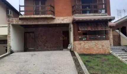 Alphaville 9 - Casa com 300m², 3 Dorm (1 Suíte), 2 Vagas, Lareira e Área com Chu