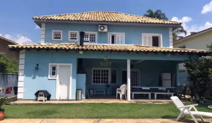 Alphaville 12 - Casa com 329m², 4 Dorm (2 Suítes), 4 Vagas, Piscina e Churrasque