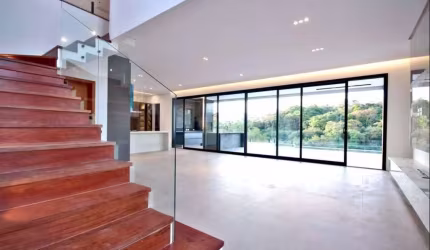 Burle Marx - Casa com 349m², 4 Suítes, 3 Vagas, Churrasqueira e Piscina em Santa