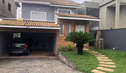 Nova Paulista - Casa com 220m², 3 Dorm (1 Suíte), 4 Vagas e Área Gourmet com Chu