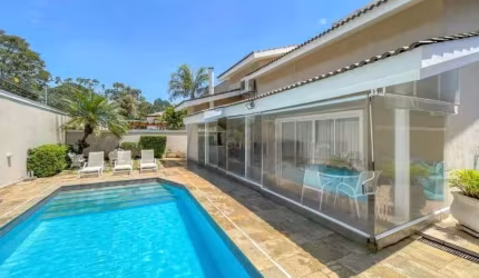 Alphaville 0- Casa com 360m², 4 Suítes, 4 Vagas, Piscina, Lareira Em Barueri/SP!