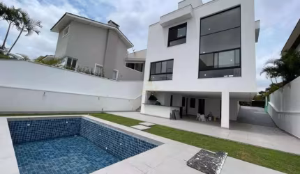 Gênesis I - Casa com 350m², Piscina, 4 Suítes, 7 Banheiros e 6 Vagas em Santana