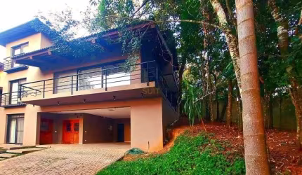 Vila Verde - Casa com 240m², 3 Suítes, 6 Vagas, Área Gourmet e Ótima Localização