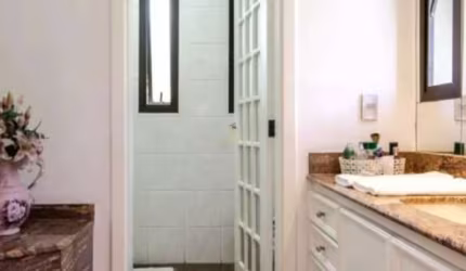 Alphaville 01 - Casa com 411m², 4 Quartos, 2 Suítes, 5 Vagas Em Barueri/SP! Cont
