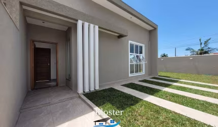 Casa com 3 quartos sendo um suíte e piscina