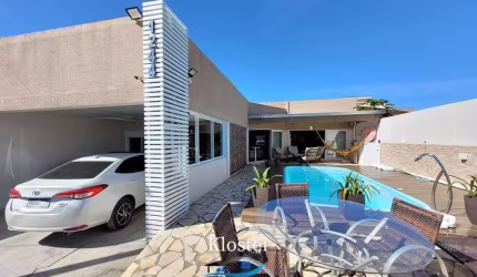Casa com piscina no Balneário Shangri-lá