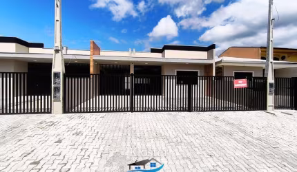 Casa com piscina e suite a venda Pontal do Parana