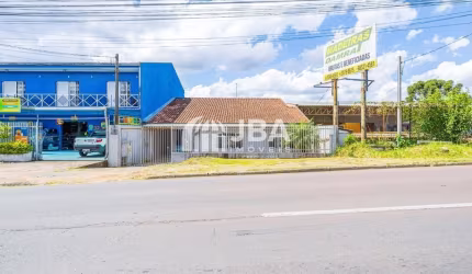 Excelente casa térrea frente de Rua no Bairro Capão Raso. Casa averbada com 193m² de área total, sendo 135,30 casa principal e 57,70 de Edícula.