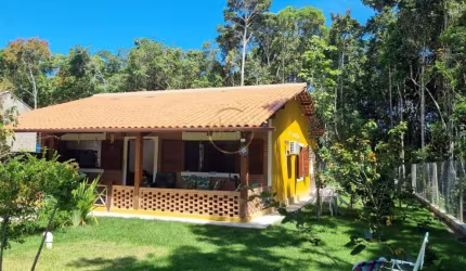 Casa 03 Dorm. - Santa Cruz Cabrália: 129m², 1 Suíte, 2 Banheiros - Venda e Locação por R$ 525k