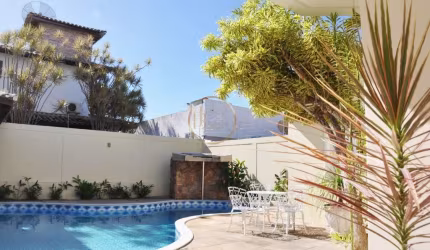 Casa de luxo com 4 dormitórios e 330m² em Outeiro D'gloria - Porto Seguro por R$1.900.000 para venda e locação