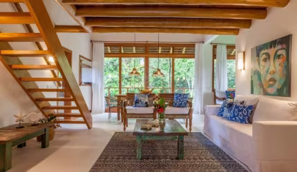 Casa de luxo em Estrada de Trancoso - Porto Seguro com 136m², 03 dormitórios, 2 suítes e 3 banheiros à venda ou locação por R$ 3.200.000