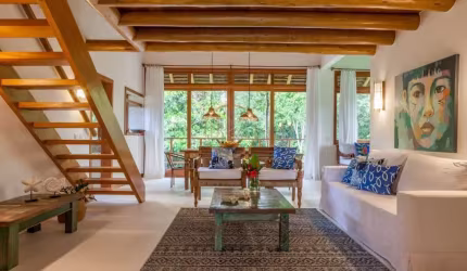 Casa de luxo em Estrada de Trancoso - Porto Seguro com 136m², 03 dormitórios, 2 suítes e 3 banheiros à venda ou locação por R$ 3.200.000