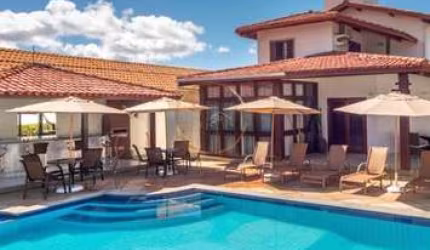 Casa Luxuosa em Village 2 - 6 Dormitórios à Venda em Porto Seguro