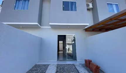 Sobrado com 2 dormitórios à venda, 72 m² por R$ 330.000,00 - Espinheiros - Itajaí/SC