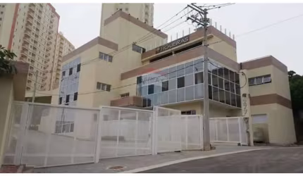 Apartamento Reformado de Dois Dormitórios no Condomínio Figueiras